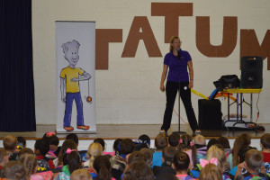 Modivational speaker Nicole Hodges and NED entertain students with multiple yoyo tricks during a presentation at Tatum Elementary School.