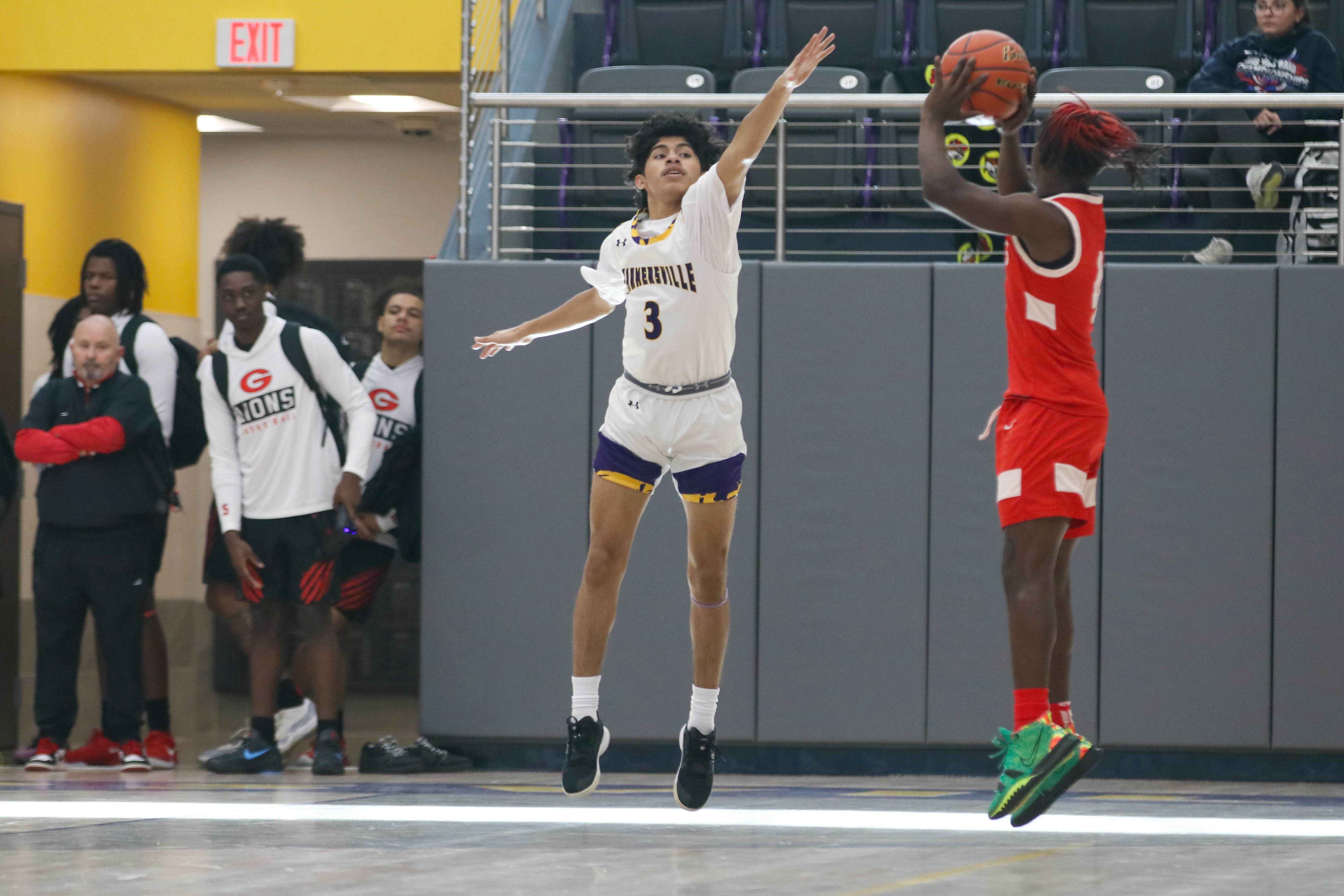 Farmersville ready to tip off Akinwole era
