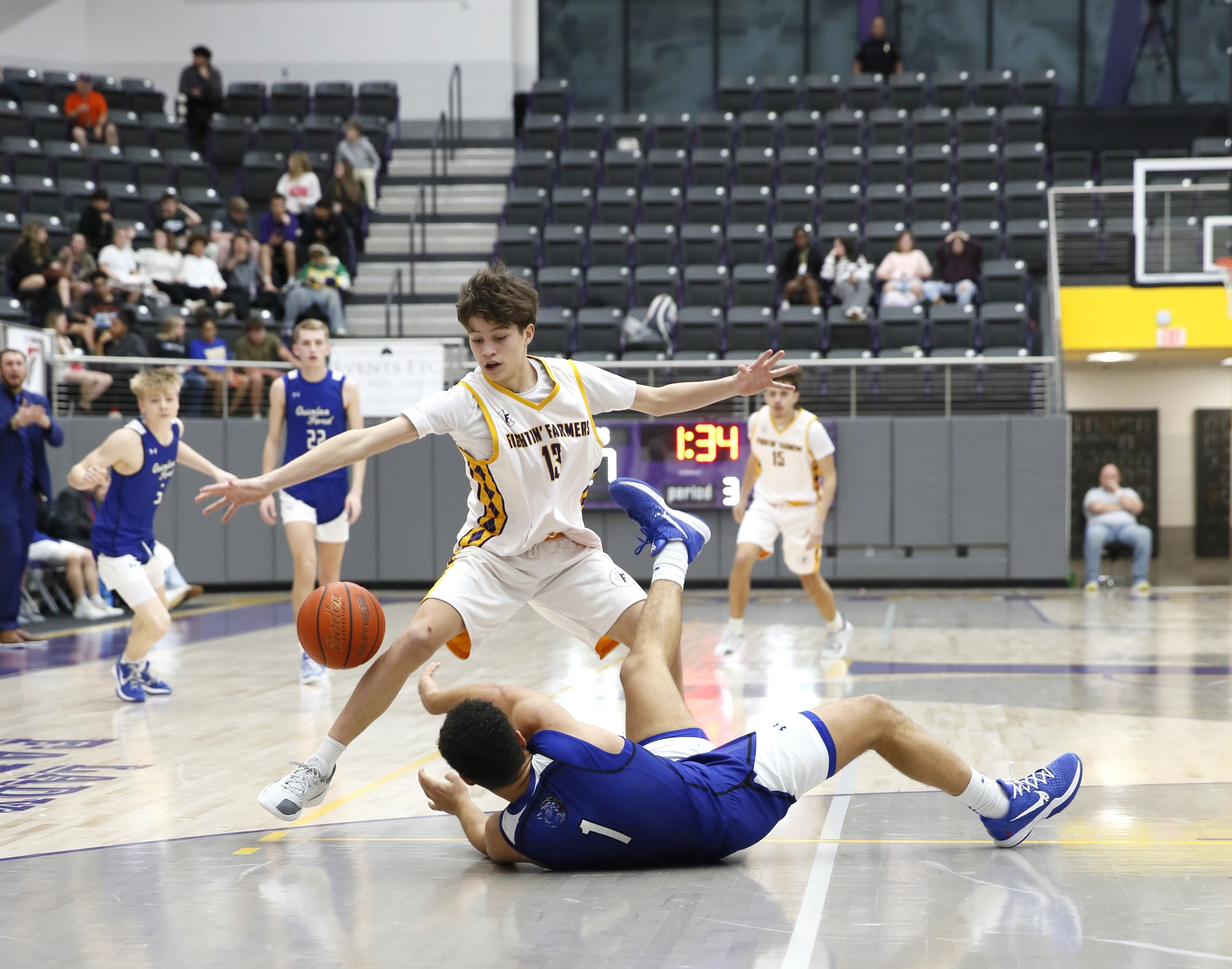 Farmers fall to Quinlan Ford